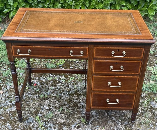 Superb small mahogany arts and - mahogany,